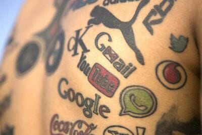Brand tatuato: chi è disposto ad avere un marchio sulla propria pelle e perché?