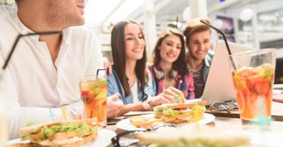 Giovani e consumi food: così Millennial e Gen Z orientano il mercato enogastronomico