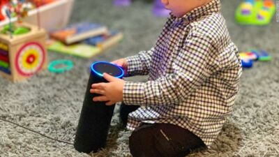 Bambini e assistenti vocali: pro e contro di crescere a contatto con questa tecnologia