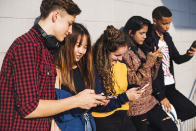 Adolescenti e social network: ne conoscono i rischi ma non riescono a fare a meno di usarli