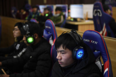 Coprifuoco sui videogiochi in Cina: massimo 90 minuti al giorno. Così il governo cinese vuole ridurre i casi di dipendenza