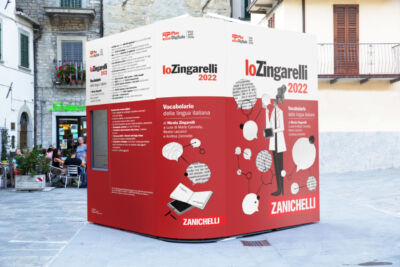 Un grande vocabolario navigabile arriva nelle piazze italiane: è per la campagna #cambialalingua di Zanichelli