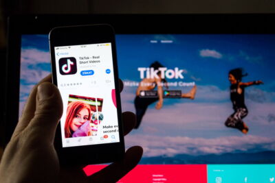 I video di TikTok arrivano sulle TV di bar e ristoranti, grazie a una nuova partnership