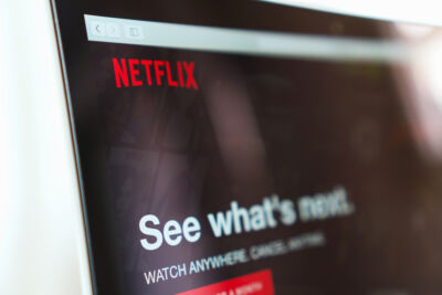 Perché ora Netflix pensa davvero agli abbonamenti con la pubblicità