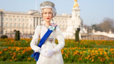 Barbie omaggia i 96 anni e il Giubileo di Platino della Regina Elisabetta con una bambola in edizione speciale