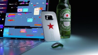 Un apribottiglie intelligente contro la dipendenza dal lavoro: la trovata di Heineken