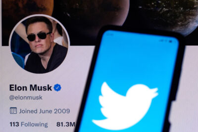 Elon Musk ci ripensa (ancora) ed è disposto a comprare Twitter per 44 miliardi di dollari
