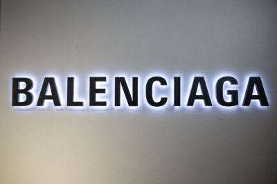 Balenciaga ha lasciato Twitter: i motivi alla base della decisione