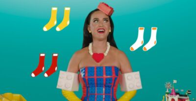 Katy Perry è la protagonista dello spot di LEGO per Natale 2022 dove realtà e fantasia si fondono