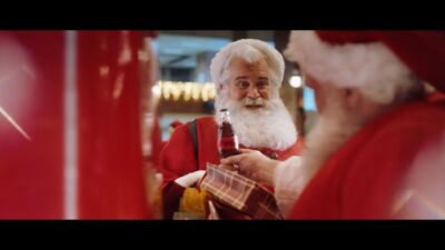 In occasione delle festività natalizie Coca-Cola invita i consumatori a compiere gesti di solidarietà