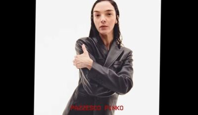 La campagna “Pazzesco Pinko” con Mariacarla Boscono per la collezione spring summer 2024